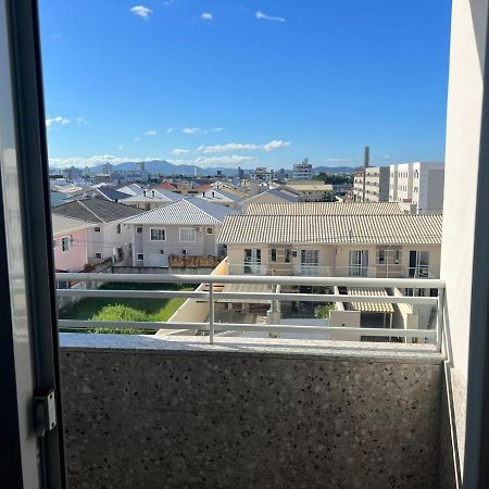 Lindo apartamento, completo e com garagem coberta. Palhoça Exterior foto