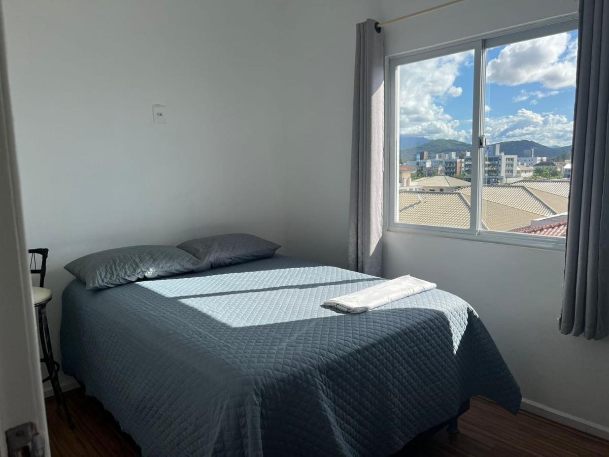 Lindo apartamento, completo e com garagem coberta. Palhoça Exterior foto